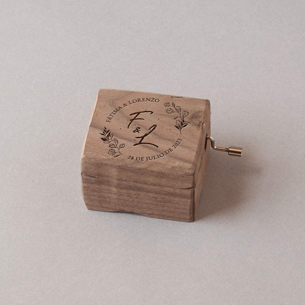 Caja de música pequeña de madera de nogal Azuara
